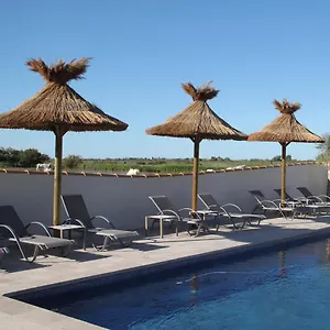 https://le-petit-mas-des-barres.fr-provencehotel.com